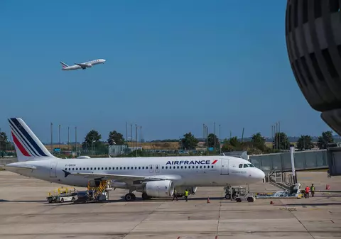 Doi piloți Air France s-au bătut în cabină. Un însoțitor de zbor a stat apoi lângă ei până la aterizare