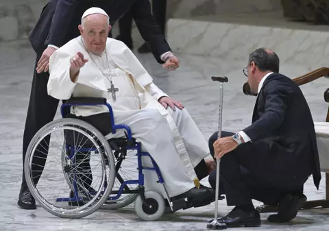 Papa Francisc și-a ales un asistent medical personal