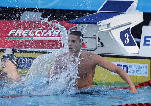 David Popovici s-a calificat în finala probei de 100 m liber la Mondialele în bazin scurt