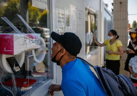 China plasează iar milioane de persoane în carantină, după apariția unor noi focare COVID