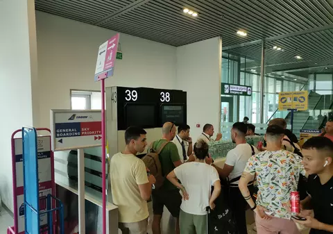Întârziere de 10 ore pentru o cursă Otopeni-Salonic. Ce explicație au reprezentanții aeroportului pentru pasageri