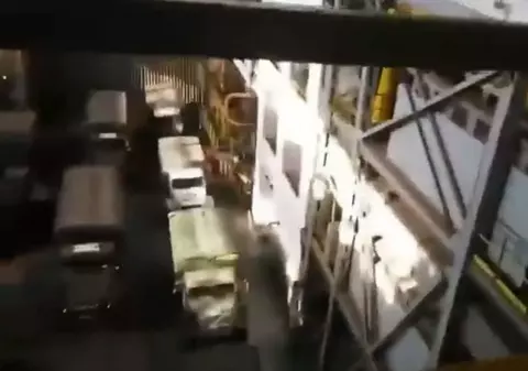 Vehicule militare rusești, filmate în apropierea unui reactor nuclear, în interiorul centralei de la Zaporojie