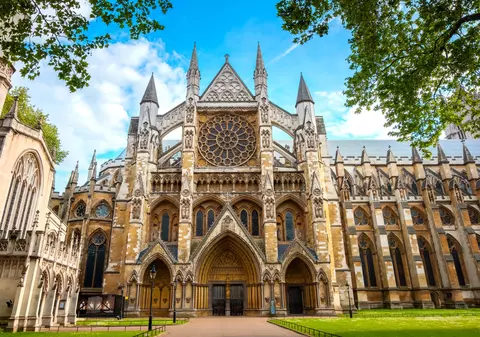 De ce a fost aleasă Westminster Abbey pentru înmormântarea reginei Elisabeta a II-a, în dauna locului tradițional al ultimelor trei secole
