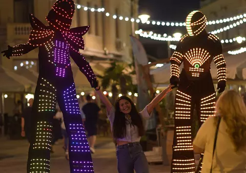 A fost şi în acest an Festivalul „Puppets Occupy Street” Craiova – tărâmul poveştilor pline de culoare şi speranță