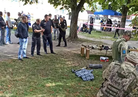 Patru copii care participau la o expoziție de tehnică militară în Cernihiv au fost răniți, după ce un lansator de rachete s-a descărcat accidental