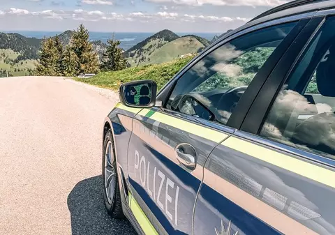 Un bărbat a sunat la poliție din cauză că soția sa vorbea neîncetat la telefon, în Germania