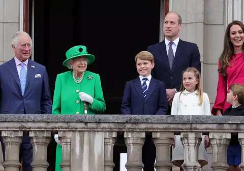 Amintirile copiilor reginei Elisabeta a II-a. Regele Charles: "Exersa cum să poarte coroana înainte de încoronare"