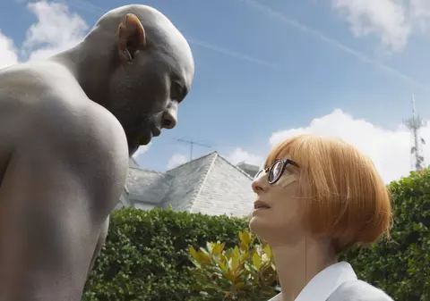 Cronică de film. Despre oameni și djinni într-o poveste de dragoste creată de autorul lui „Mad Max”