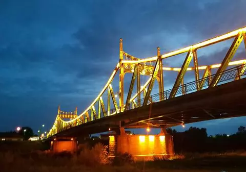 Primăria Arad renunţă la iluminatul clădirilor pentru a economisi energie