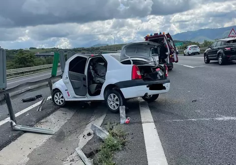 Accident mortal pe autostradă, în Sibiu. Un bucureștean a intrat în parapetul care desparte sensul de circulație