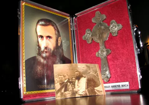 Posesorii mărcii Arsenie Boca așteaptă sentința definitivă în dosarul în care au fost condamnați pentru rele tratamente aplicate minorului. „Dosar la ordinul BOR”, zic ei