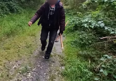 Un bărbat din Hunedoara care s-a rătăcit pe munte a supravieţuit opt zile doar cu fructe de pădure şi apă