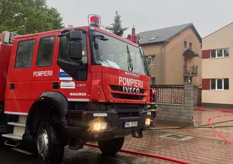Incendiu la o policlinică privată din Arad. Pompierii nu exclud să fi fost provocat de un fulger