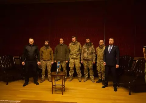 Schimb de prizonieri Ucraina-Rusia: Un oligarh și 55 soldați ruși pentru 215 militari ucraineni, printre care și comandanții Azov