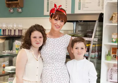 Cum arată băiatul lui Carmen Negoiță și al lui Ionuț Negoiță. Harold are 20 de ani și studiază acum în Elveția