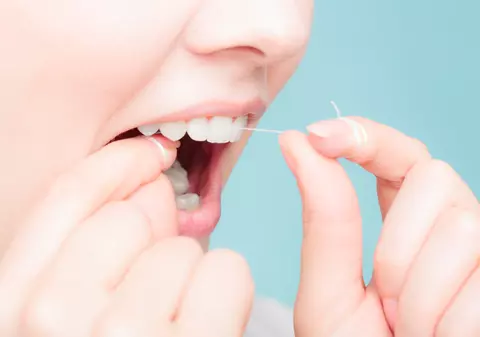 Ața dentară - cum a apărut și cum să o folosești