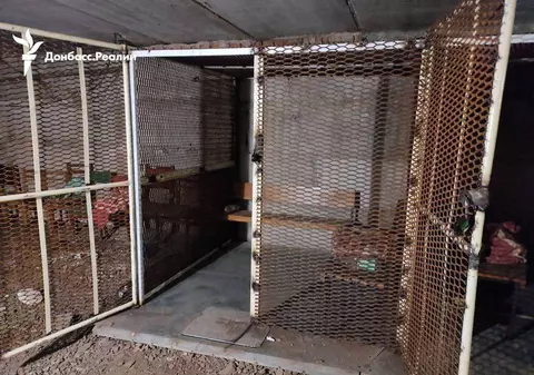 Imagini cu camerele de tortură descoperite în regiunea Harkov. Civilii erau închiși în cuști și li se aplicau electroșocuri