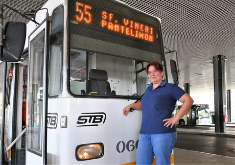 REPORTAJ. O zi din viața Florentinei, vatman pe tramvaiul 55 din Capitală. „Duc în spate 50 de tone și n-aș renunța pentru nimic în lume la asta”