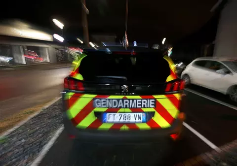 Trei români au aruncat 300 de litri de motorină pe mașinile poliției, care-i urmăreau cu 180 km/h, în Franța