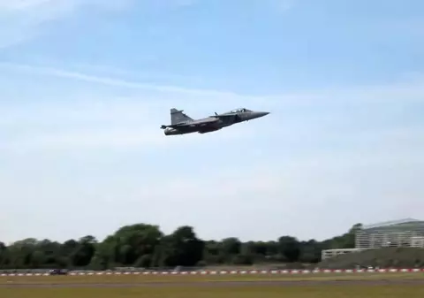 Avioanele de luptă din Ungaria, alertate din cauza unei aeronave care zbura din România spre Germania