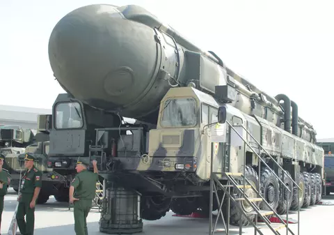 „Focoasele nucleare rusești au peste 40 de ani. Ele pot exploda pe teritoriul Rusiei în timpul lansării”. Scenariile unui expert militar ucrainean după amenințările lui Putin