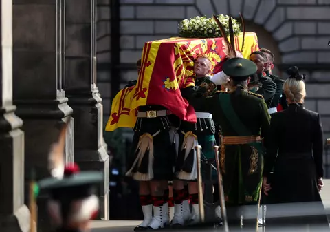 Sicriul reginei Elisabeta a II-a, pregătit încă de acum 30 de ani, a fost făcut din stejar și plumb