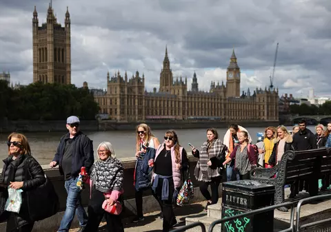 Ultima zi de omagii pentru regina Elisabeta a II-a. Britanicii stau la coadă, liderii străini sosesc în Londra pentru înmormântare