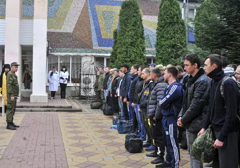 „Vor muri cu toții în Ucraina”. Ce spun soldații și mercenarii ruși care s-au întors din război despre civilii pe care Putin îi mobilizează acum