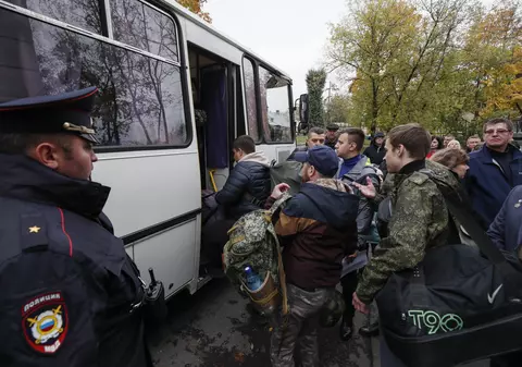 Putin le facilitează străinilor obținerea cetățeniei ruse, dacă se înrolează în armată