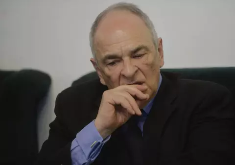 Gabriel Liiceanu a dat exemplul șocant al unui inspector școlar care „a scris: «v-a tipării»”. „«România educată» e o cacealma sinistră”