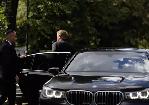 Când va începe marea tăvăleală a lui Iohannis? Întrebări cu BMW-uri 