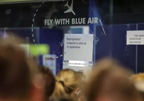 Angajații Blue Air, după haosul de pe Otopeni: „Am aflat în același timp cu călătorii. Nu înțelegea nimeni de ce nu vine mașina de combustibil”