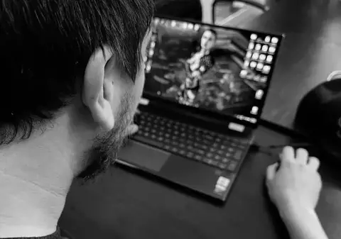 Tineri din Alba, condamnați pentru pornografie infantilă. Produceau filme porno cu minori și le distribuiau pe internet