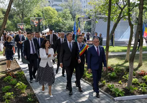 Iohannis și Cîmpeanu, mesaj similar în prima zi de școală: „Contează mai puțin nota” și „școala nu se face pentru note”