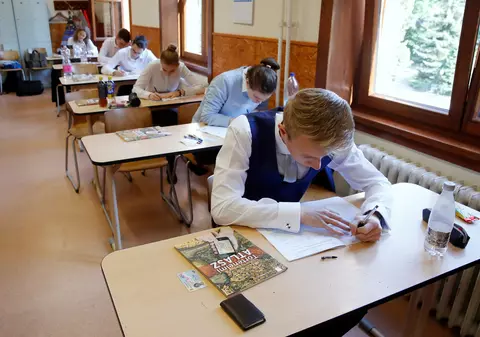 Presa de la Kiev critică manualele școlare din Ungaria. „Educă ură față de Ucraina și conțin propagandă rusească. Kievul trebuie să intervină”
