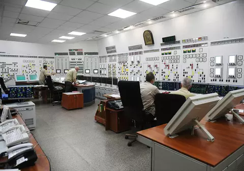 „Ne simțim ca niște ostatici. Doamne ferește să te uiți ciudat la paznic". Mărturia unei femei care lucrează la centrala nucleară din Zaporojie