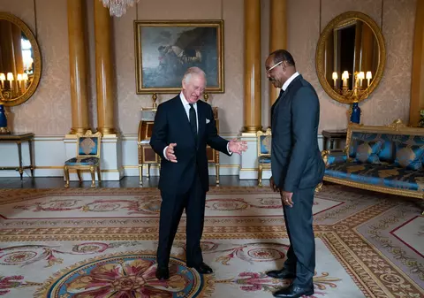 Întâlnirea ciudată pe care a avut-o regele Charles cu doar o zi înainte de înmormântarea reginei Elisabeta a II-a - presa britanică