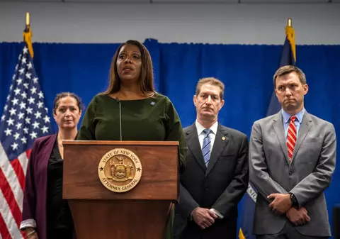 Donald Trump și trei dintre copiii săi, trimiși în judecată pentru fraudă financiară. Statul cere despăgubiri de 250 de milioane de dolari