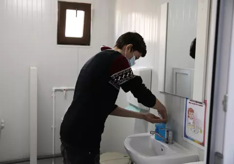 Mesajul unei activiste care a ajutat la construirea mai multor toalete în școlile sărace din țară pentru Sorin Cîmpeanu