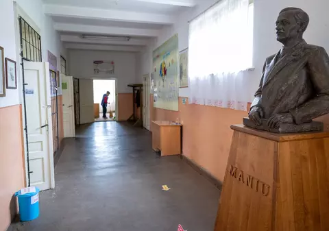 Școala construită de Iuliu Maniu s-a închis după 85 de ani. Părinții preferă să-i ducă pe copii la oraș