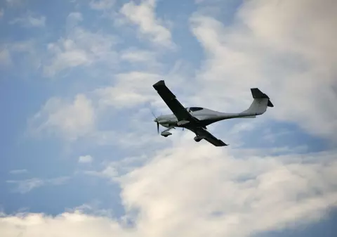 Un avion de mici dimensiuni s-a prăbușit la Hurjuieni, în Suceava. Sunt două victime, iar una dintre ele e fratele unui fost ministru