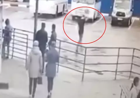 „Nu vreau să merg pe front”. Un bărbat și-a dat foc lângă o autogară din Rusia, ca să nu fie mobilizat