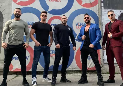 Ce spune Cornel Păsat despre tarifele trupei de stripperi „Flamingo Boys”: „Depinde de spectacol”. În 1998 a înființat-o