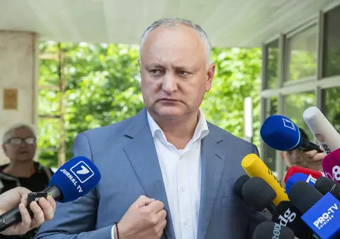 Incendiu în curtea casei lui Igor Dodon. Se aude o explozie, apoi izbucnește focul - VIDEO