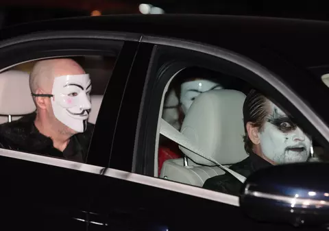 Cum s-au costumat invitații de la petrecerea miliardarilor de Halloween de la Castelul Bran. Cine a jucat rolul contelui Dracula