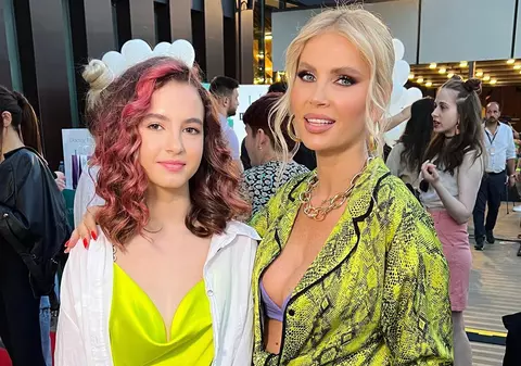 Andreea Bănică, experiență neplăcută la Londra. „Simțeam că mă sufoc. Uite ce ne-au dat! Doamne sfinte!”