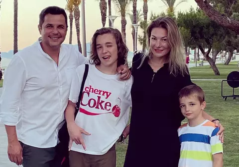 Metoda aleasă de Cove privind partea financiară a băieților lui. „Cel mare are o sumă forfetară lunară. Riscam să nu știu pe ce îi cheltuie”