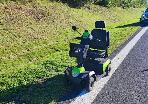 O bunică de 87 de ani, cu scaunul cu rotile electric pe autostradă, în Germania: „S-a rătăcit când venea de la coafor”