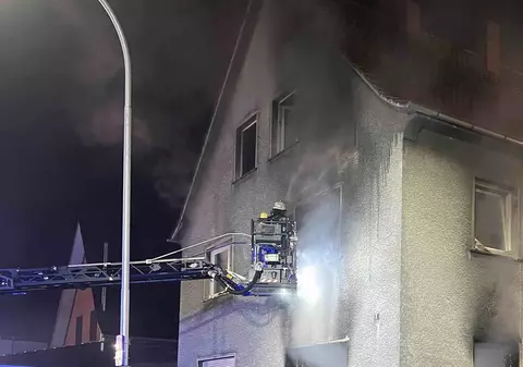 Român arestat după ce a incendiat blocul în care stătea cu mai mulți colegi de muncă, în Germania: „Cinci oameni au fost răniți, unul e în stare gravă”