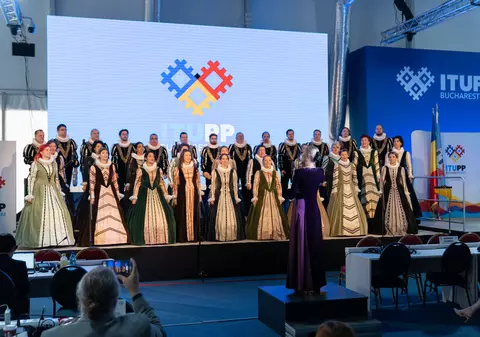 O postare care a devenit virală: Corul Madrigal interpretând imnul național al Ungariei - VIDEO